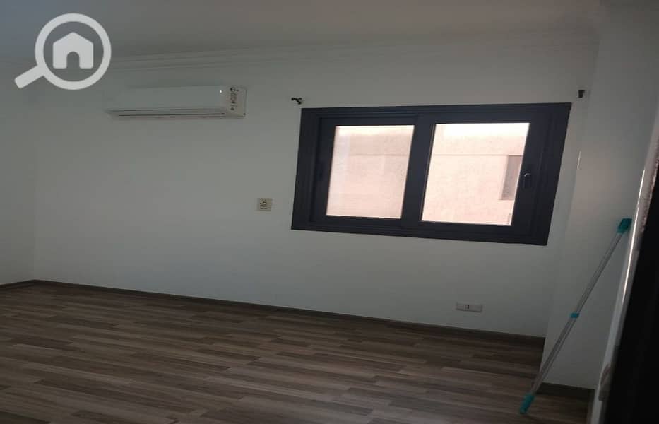 4 2e007ed5-e64c-49fd-b4f3-8c244ad53c4e. jpg