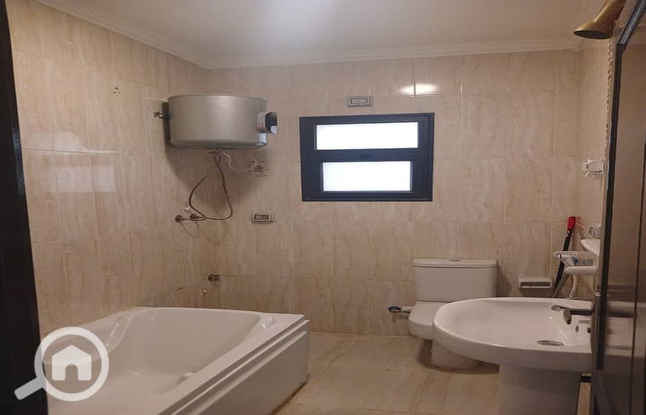 10 e9fa715d-6544-4046-a4cd-a1712d48eb53. jpg