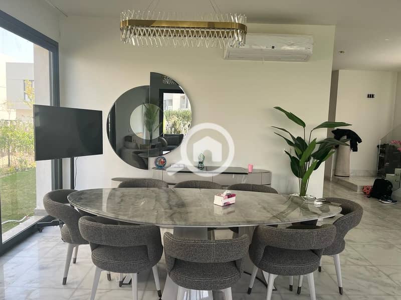 2 7946ec9e-3797-468f-a135-e08f139601fa. jpeg