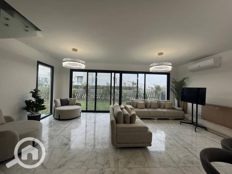 4 f169b1f2-682b-47f4-ad2b-eec3616bec3a. jpeg