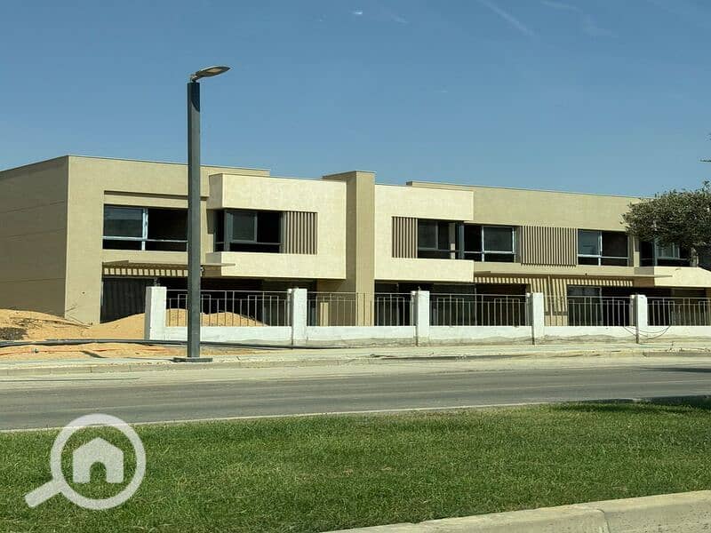 2 79689efc-4bc9-4e3d-95db-d73e84e205c8. jpg