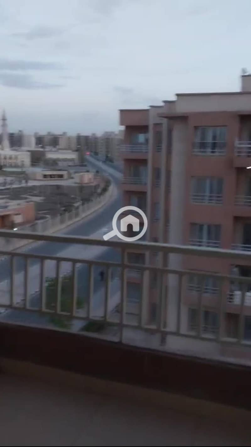 2 5ee28aeb-493e-40b7-a698-90ad2cf95b96. jpeg