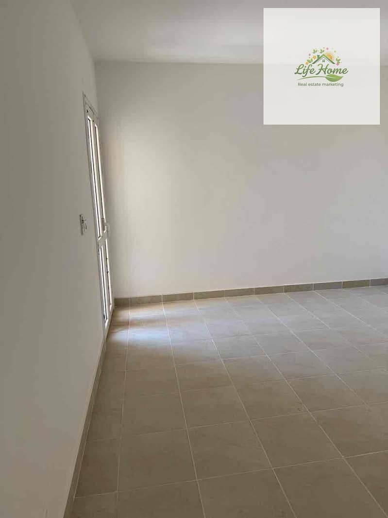 12 b76ed133-e74f-4ae1-8904-3435b4ea18bf. jpg