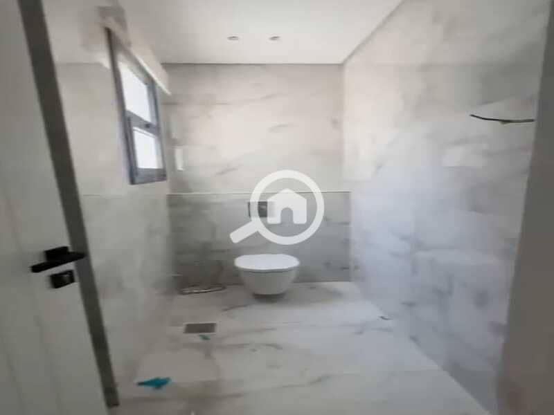 12 398bf2a8-8eb2-43da-8a8b-a15983f65b4e. jpg