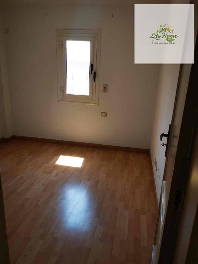 8 4aaf4251-b907-4506-b8d0-aae7d80a6785. jpg