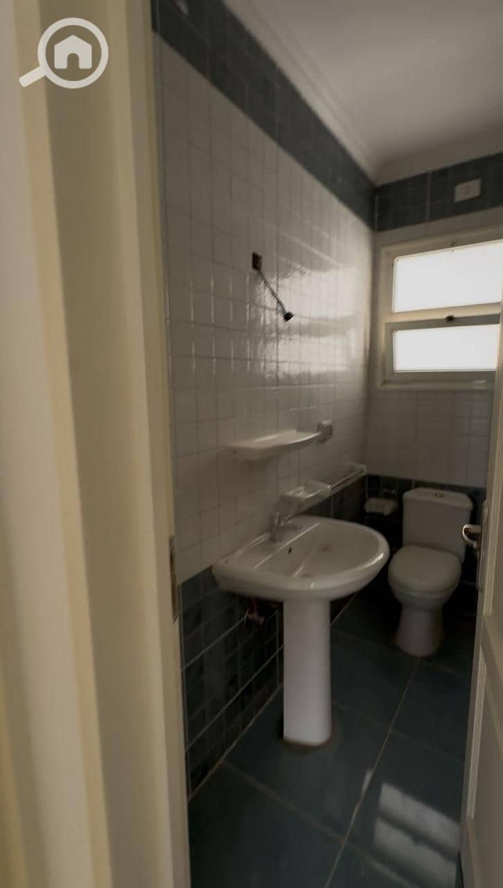 3 a6bae22d-4ae5-49b7-93d4-a0fe84deae37. jpg