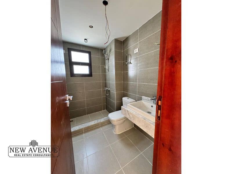 10 e040998b-16ec-497f-980e-ac475529ef6c. jpg