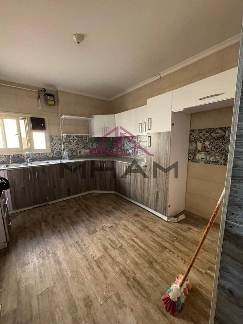 2 photo_6023630541485181912_y. jpg