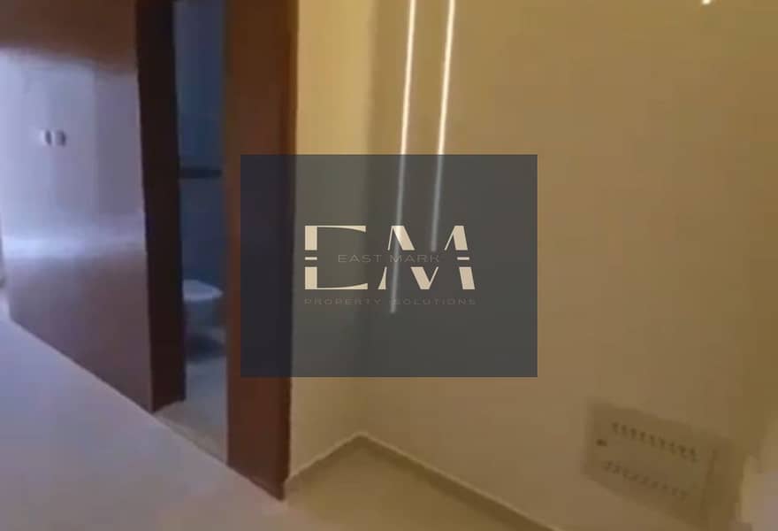 8 7729e78d-3df5-4a43-8d99-22cbf74b4b8f. jpg