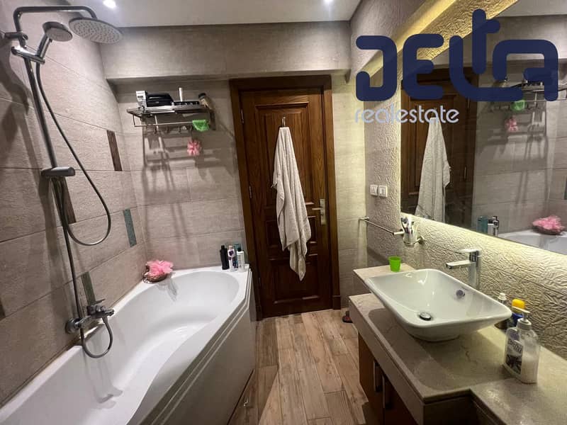 12 f291f6ba-8c07-4bce-b6d4-1d20ff7b9f7b. jpg