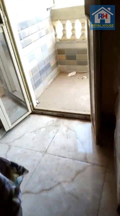 12 e537dd86-77db-4f8a-96c0-60c2c5d2a0c7. jpg