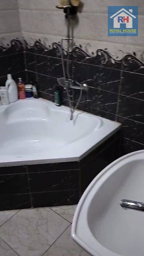 4 0daf9865-43f1-4bc8-a6cb-4e967f667d64. jpg