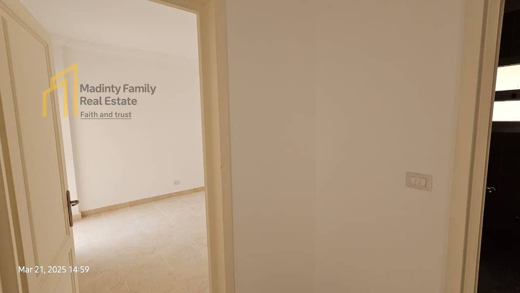 9 5e1c83d4-9c13-4872-9f3e-b41efcc2b1ab. jpg