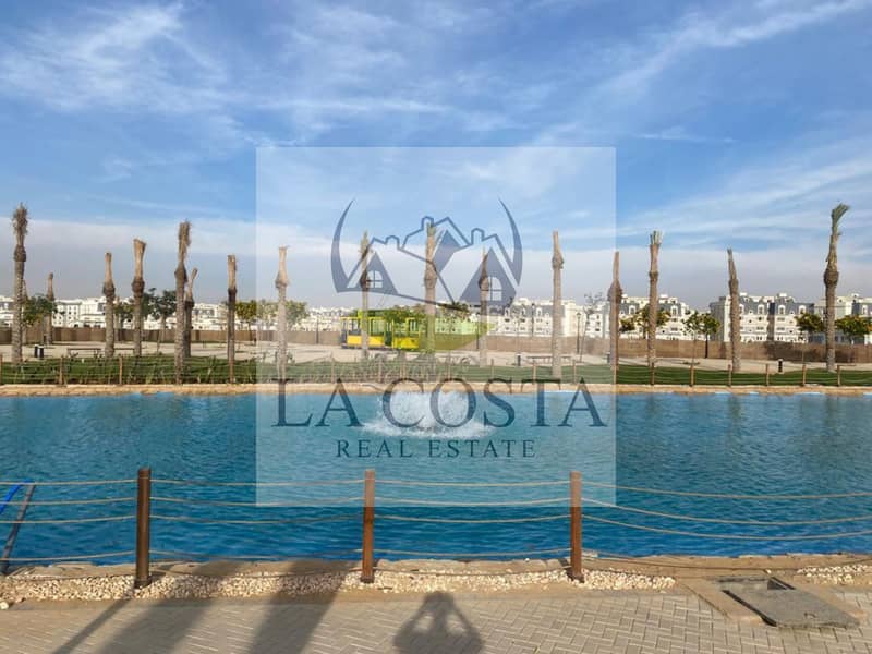 3 Hyde Park East live Photos me_page-0013. jpg