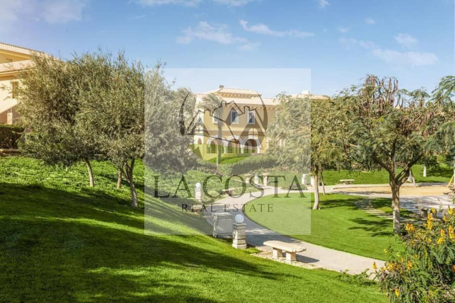 4 Hyde Park East live Photos me_page-0001. jpg