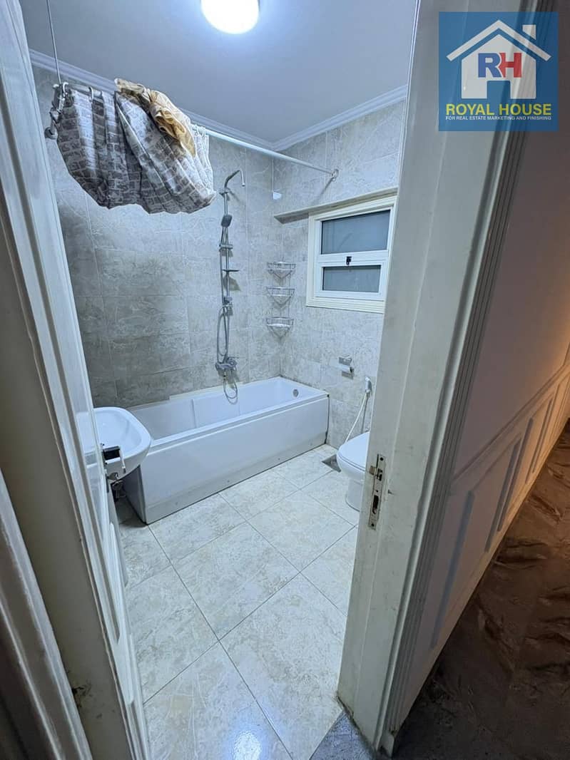 6 8f75a63b-0e10-4145-8a43-1b696d00d0f0. jpg