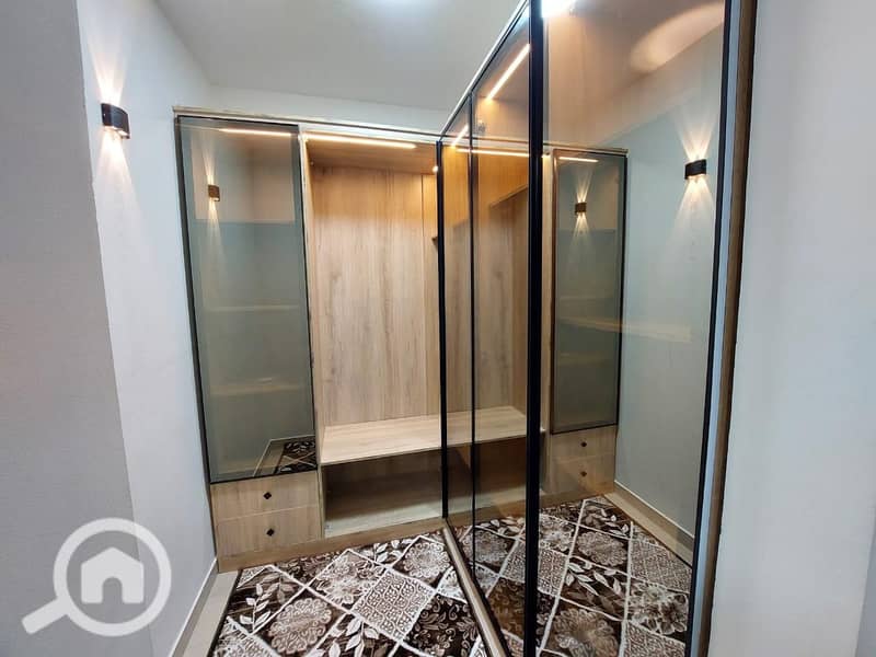 6 58275f6d-8bc2-4216-a1d5-2c0291a00d50. jpg