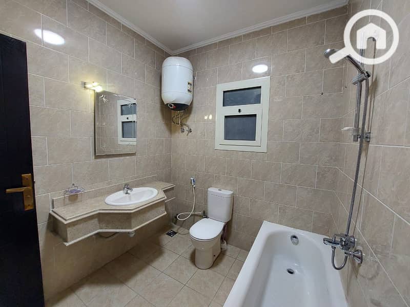 12 020f72bd-5c07-47ec-af81-5c461fdc0972. jpg