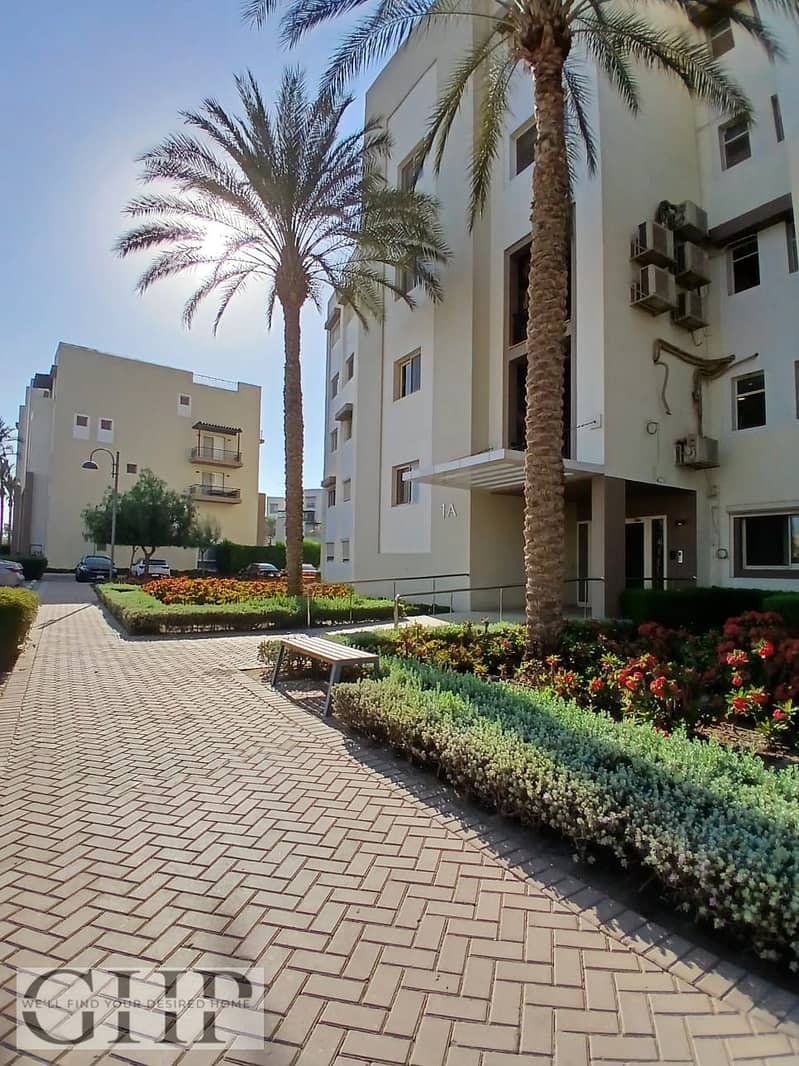 12 857ff775-4ad5-40a8-8502-764856a94998. jpg