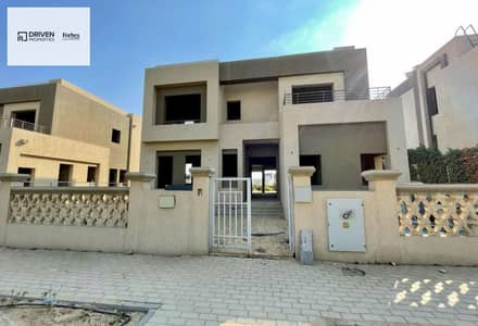 5 Bedroom Villa for Sale in 6th of October, Giza - a3572c0e-2fa3-47bd-90e9-50d21b3b3a09. jpg
