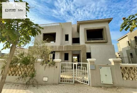 5 Bedroom Villa for Sale in 6th of October, Giza - d2e87b5e-d73c-4582-86a7-8505822639f8. jpg