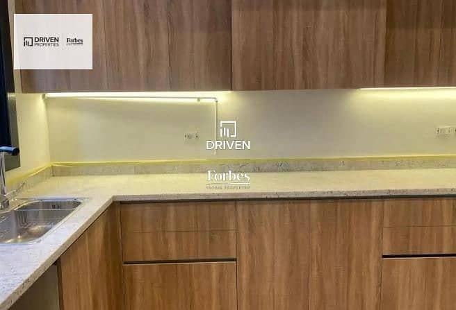 8 8118914-e57afo. jpg