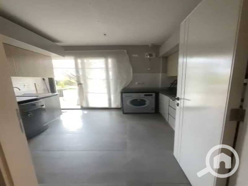 10 c6e8eed3-857e-4a0e-bc34-c8b79bdb82bb. jpg