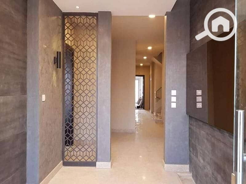 12 f7a47c5e-bb87-4459-a4e9-3b697e2b5e79. jpg