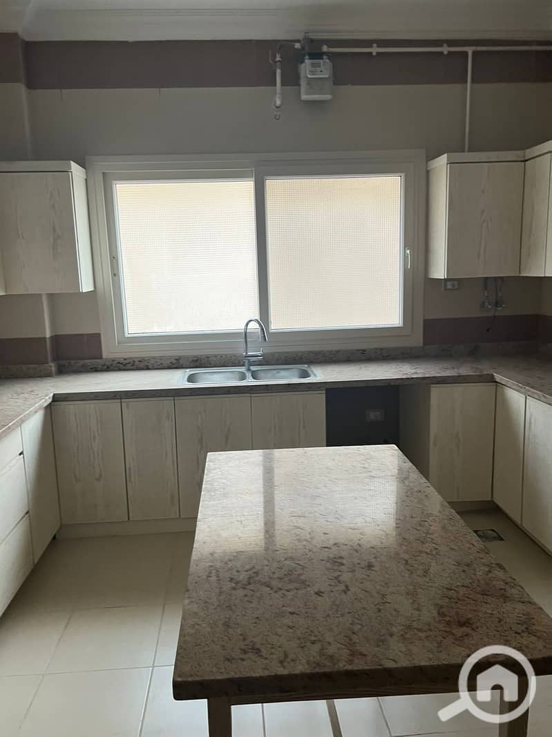 4 324d189d-3ed7-4848-9699-1ec52b4db6ba. jpeg