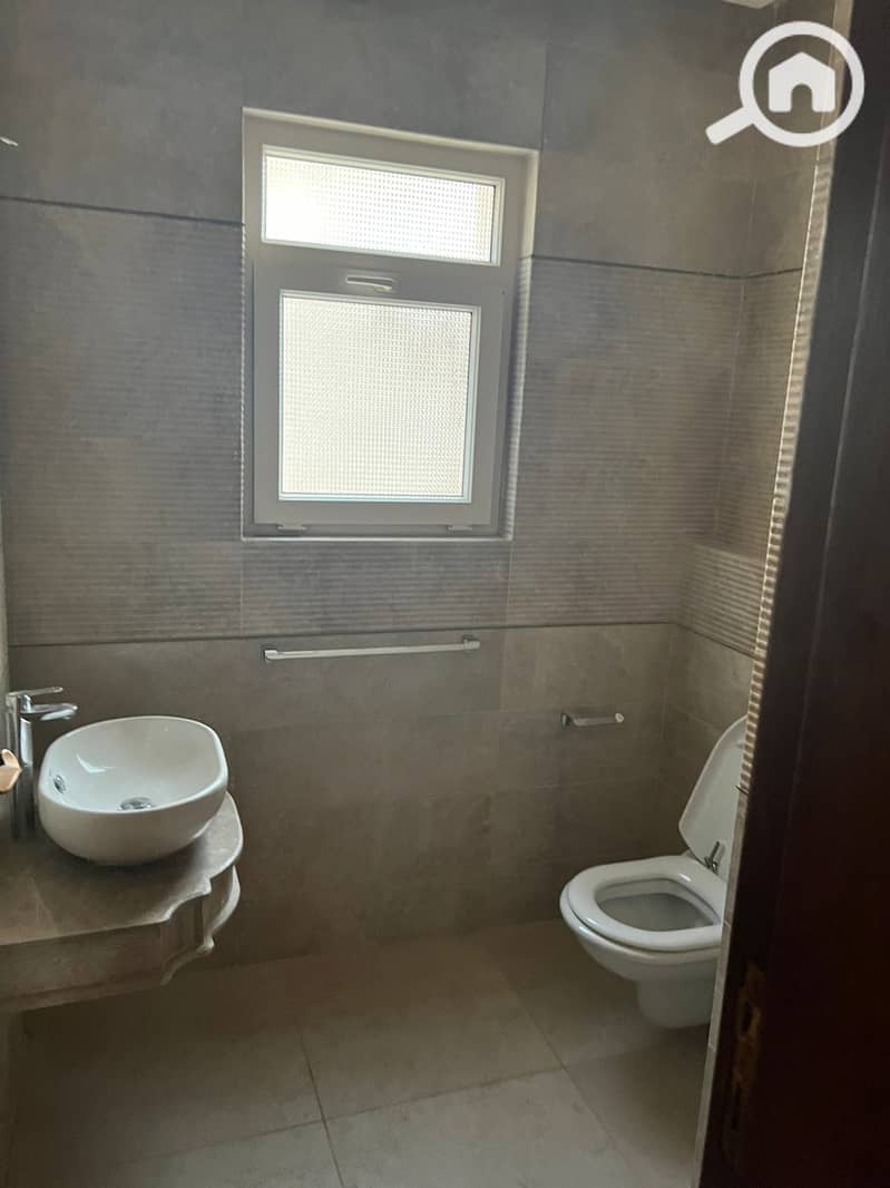 6 583b784a-cabe-44c1-8e53-a66d7f512a33. jpeg