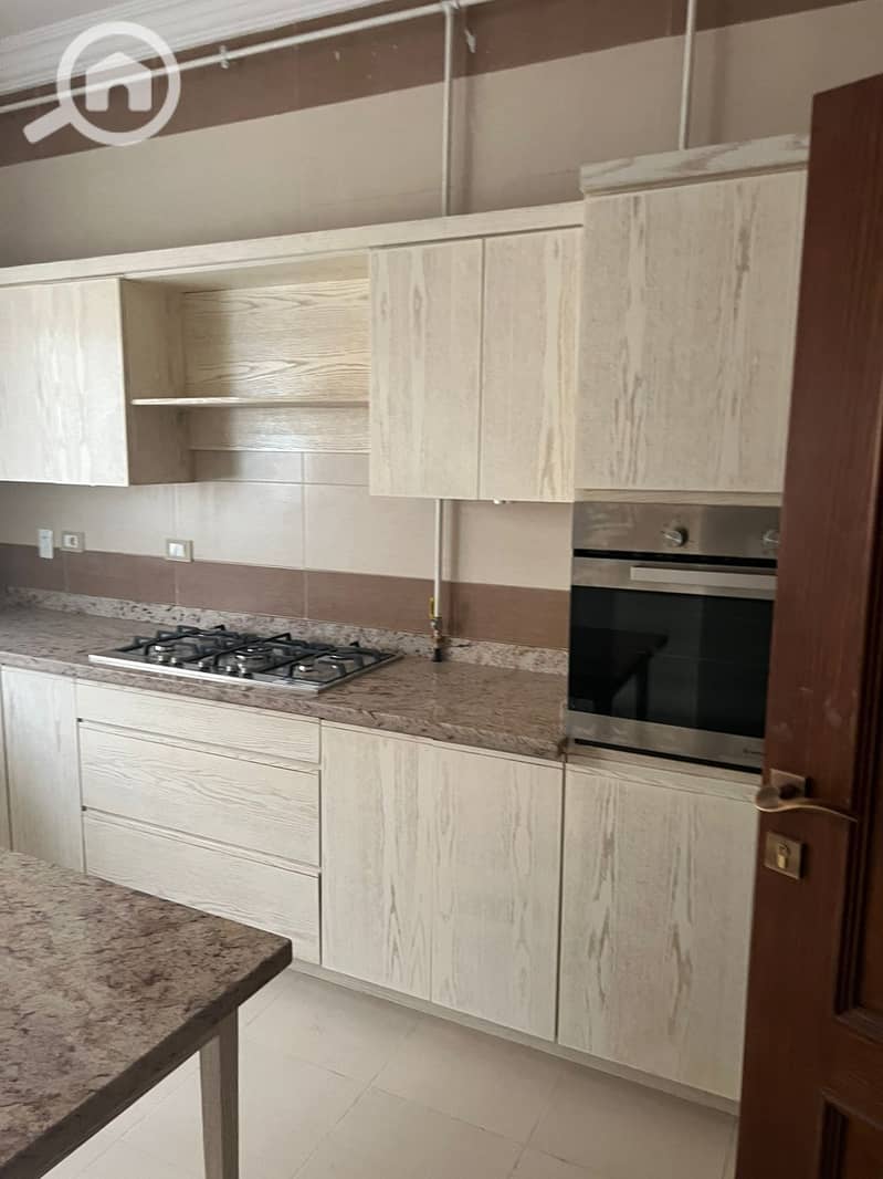 12 e7fcd733-78de-46ac-8635-5f6afcecaa18. jpeg