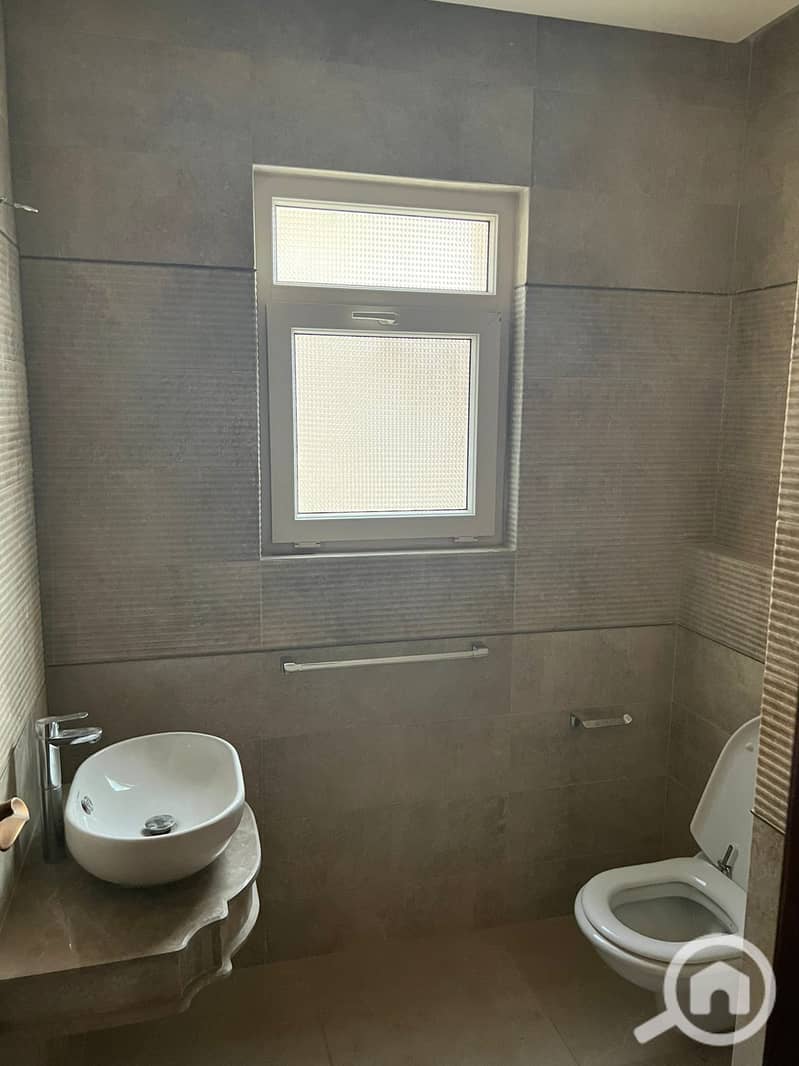 14 82d3e0d6-3f33-4c4c-a08c-03ee114c33ca. jpeg