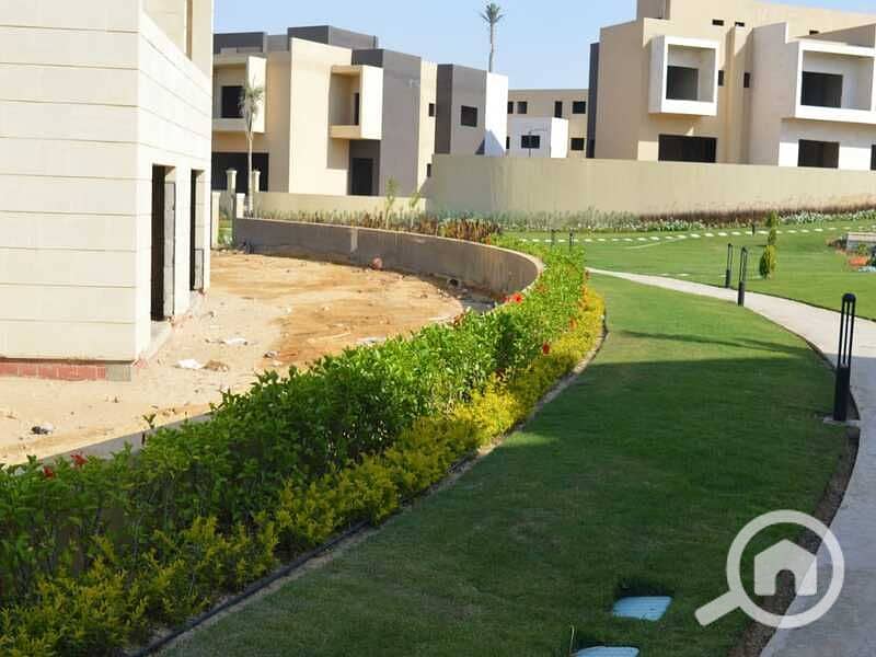 12 1885e573-623d-49b1-ac9e-f64037bb2f75. jpg