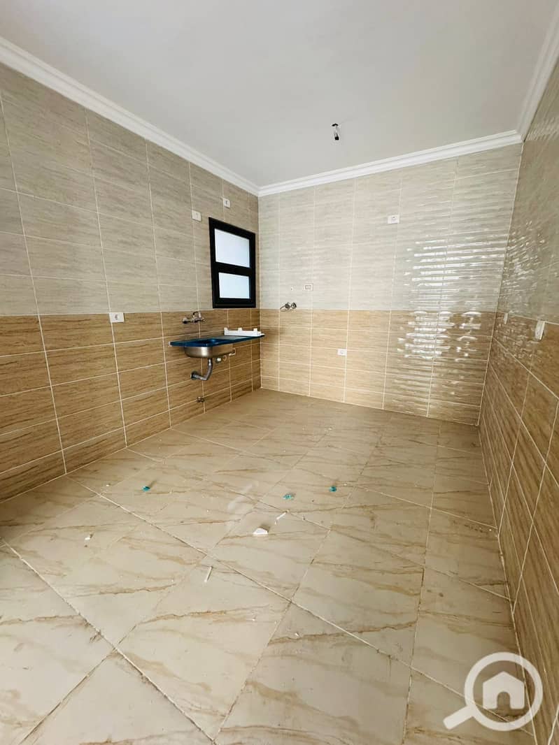 5 cfdc45a7-64e9-4c9d-b11c-664d3d0fa200. jpg