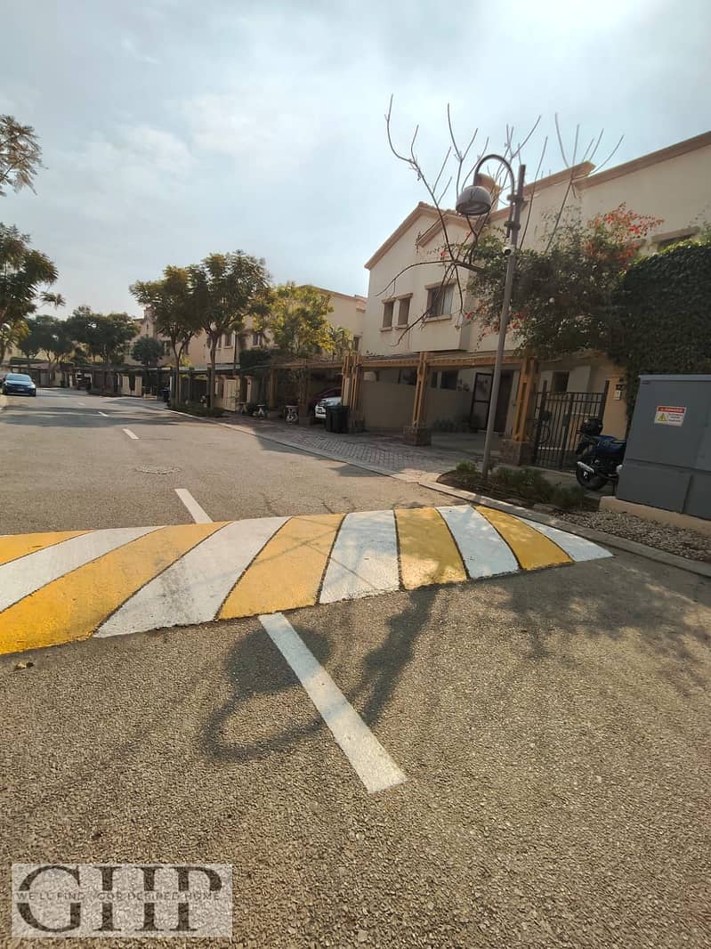 8 34193dbe-90f2-4ba1-8c5a-8fb5a0d4f4fd. jpg