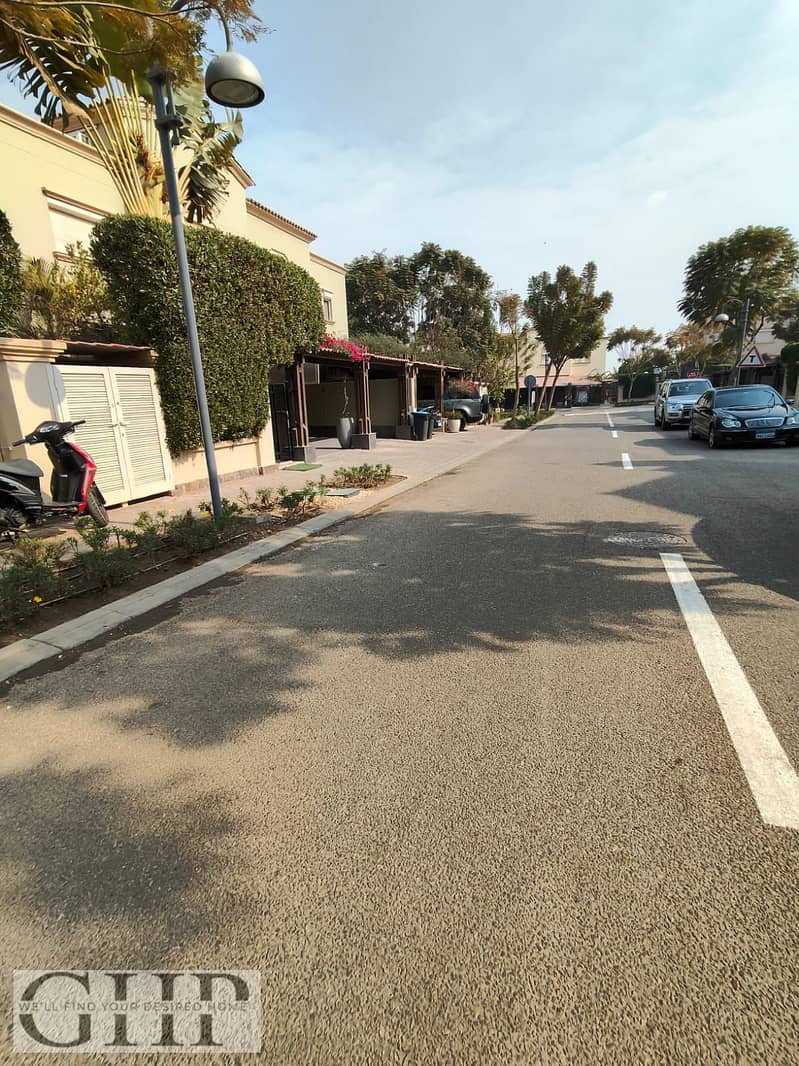 10 218339e2-7214-4a52-be18-a02797183273. jpg