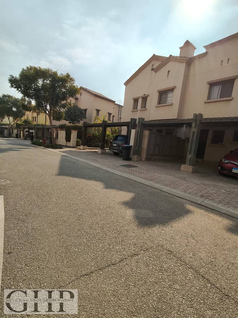 12 609978fb-65b3-4f38-966d-644229dbf833. jpg