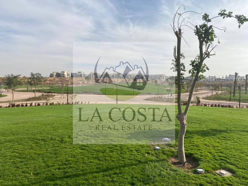 3 Hyde Park East live Photos me_page-0012. jpg