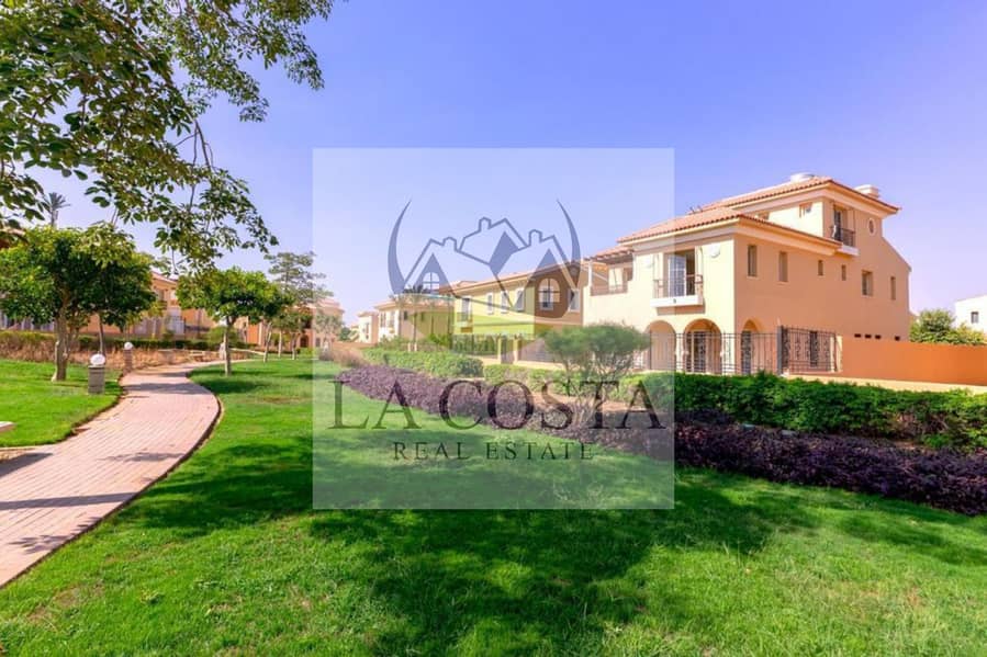 6 Hyde Park East live Photos me_page-0024. jpg