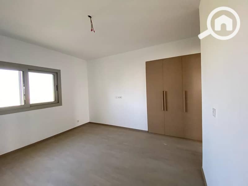 4 2e0ed901-a61c-4685-876c-49a3cb570c15. jpg