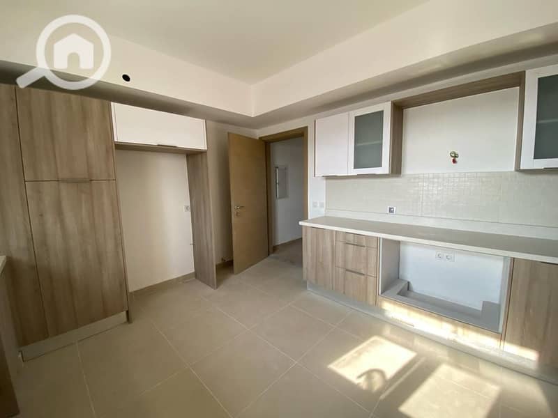 10 8345bda6-d82d-4877-bbf5-76be0924438e. jpg