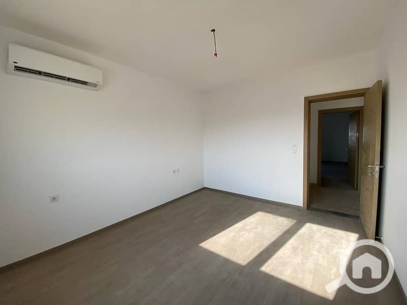 12 393349ad-0a38-4e02-958e-083d28c08908. jpg