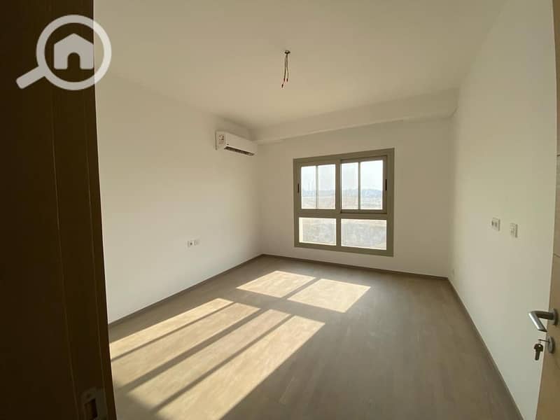 15 dfbff4f6-dc04-41b7-b8b1-897c9a1622b1. jpg