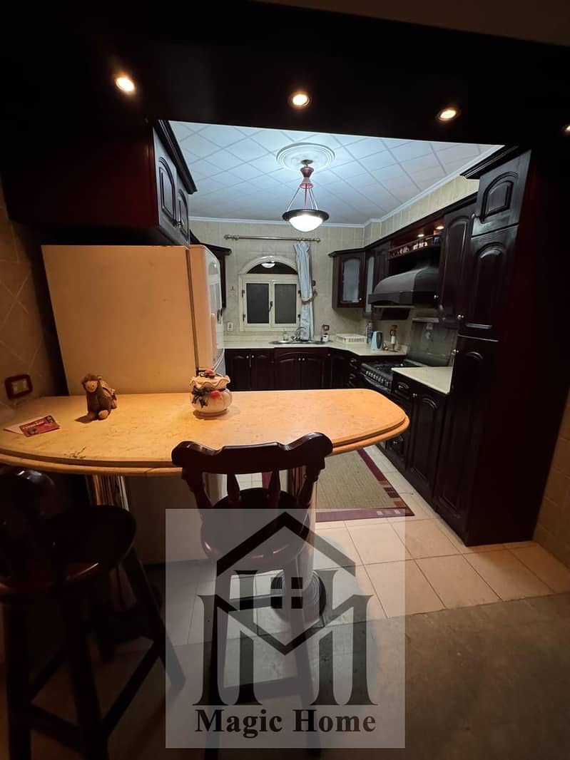 4 237e7324-b925-4ef2-a8f0-58c7bd5227df. jpg