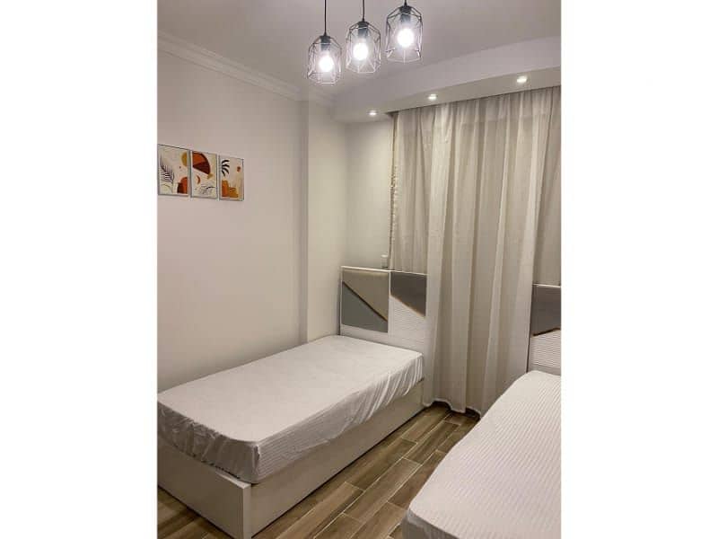 8 8bb7faea-45be-4f3e-a20b-f6b95781f6e9. jpg