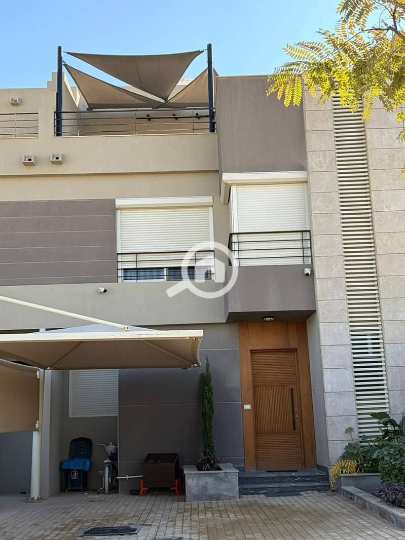 12 7671b942-f1dd-4c71-83c4-c65c1ef5a1d5. jpeg