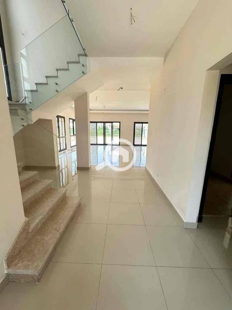 8 ca89676a-f63d-4c81-9ea9-64c3d2c4b5e2. jpg