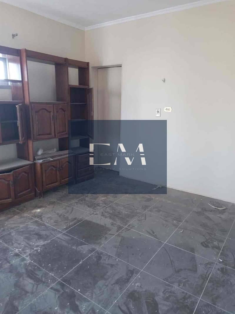 10 c00cf60b-b8cb-4ad1-b6ea-8ec384fd6539. jpg