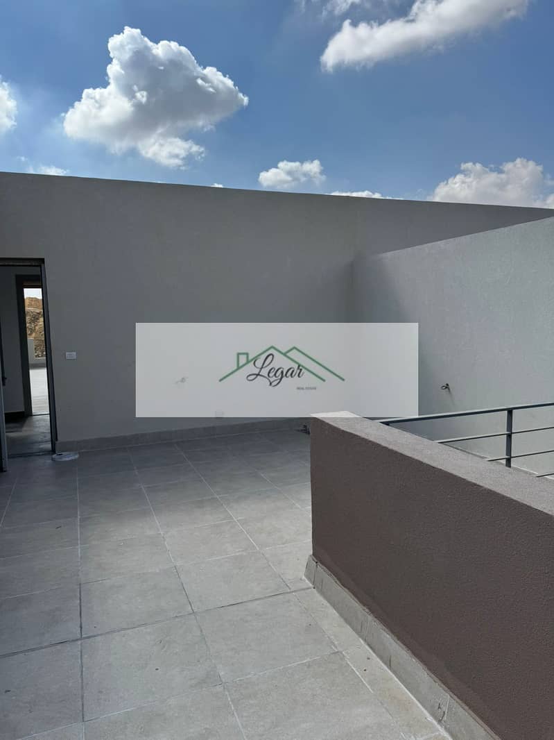 9 3715c846-fab3-4255-a001-a74e2bac94b3. jpg