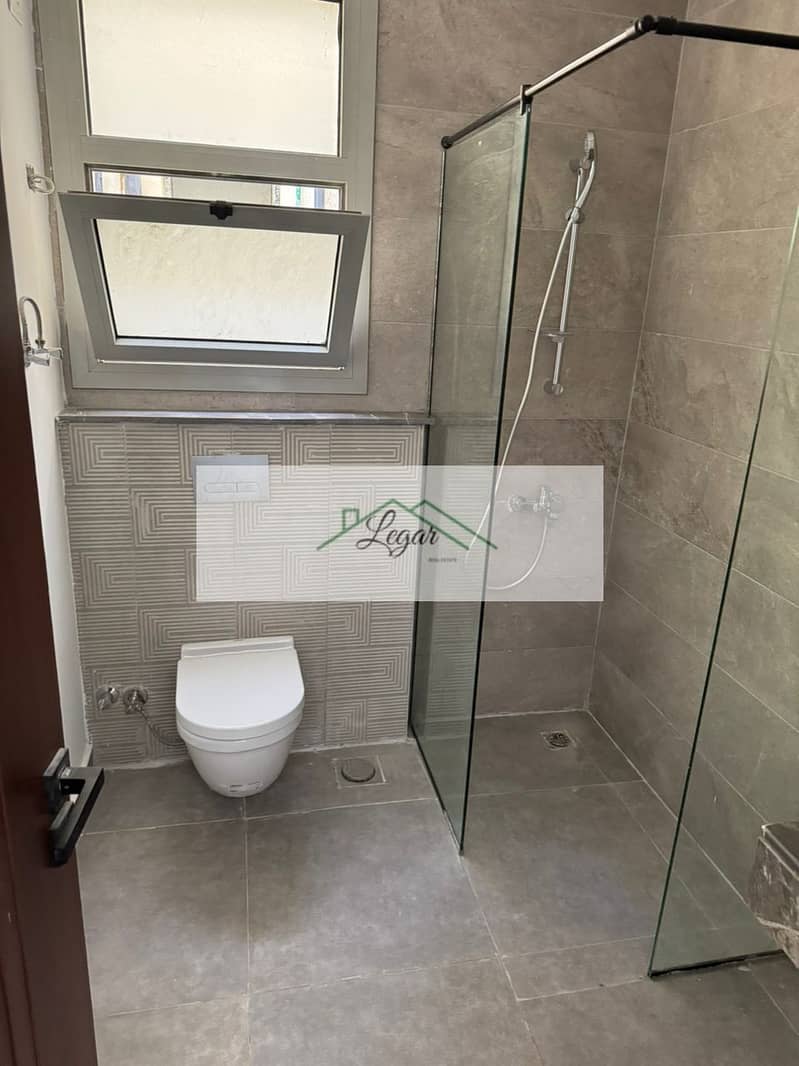 10 db4b0173-d1a3-4230-b914-8dbc3c485623. jpg